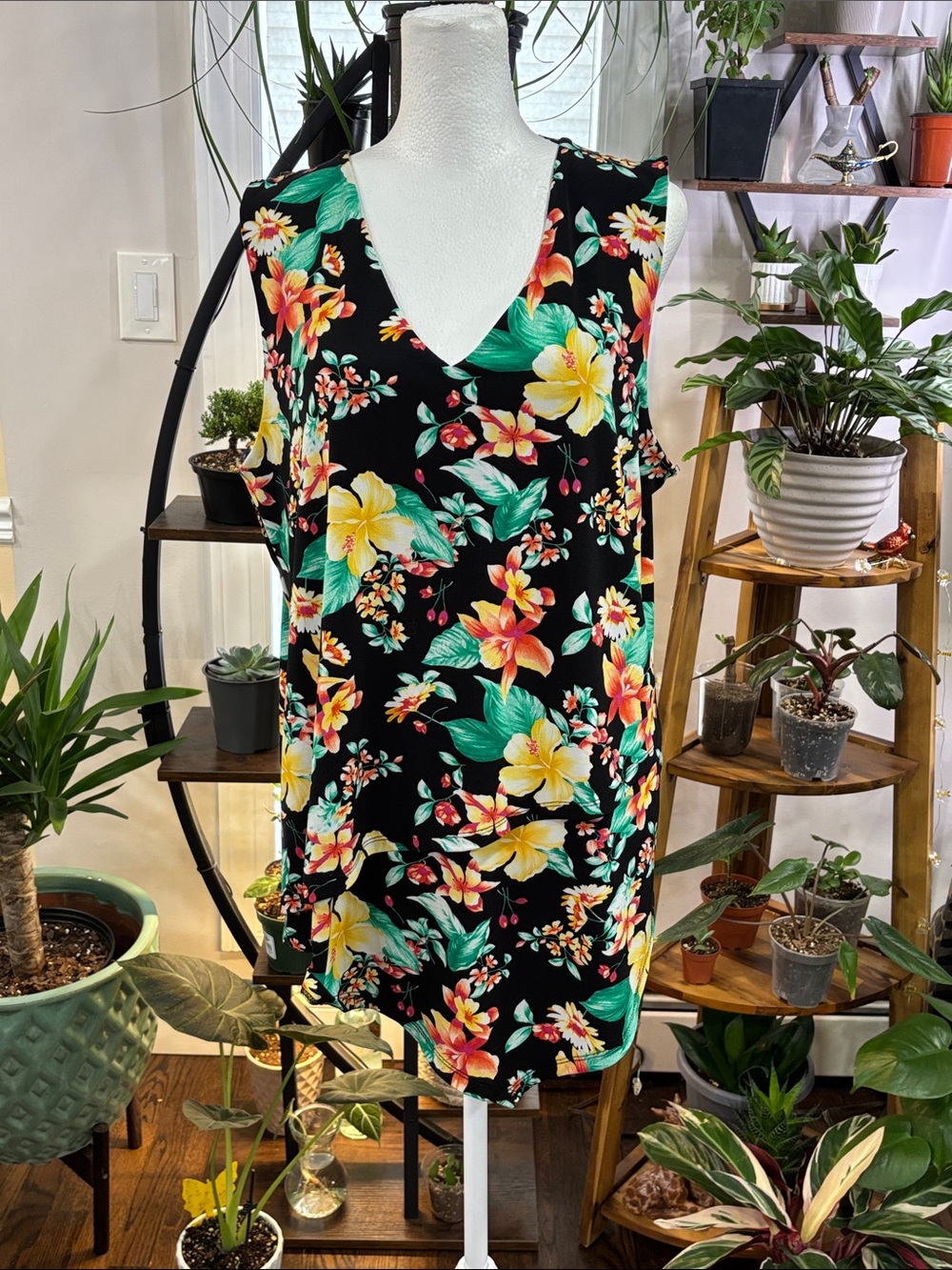 Rafaella Black Floral V Neck Sleeveless top size XL